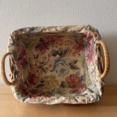 中布付き天然素材カゴ　バスケット　の画像