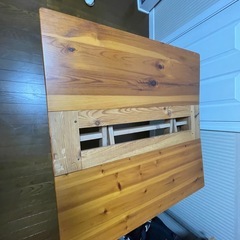 延長できるダイニングテーブルの画像