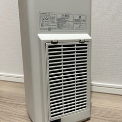 【送料込】アイリスオーヤマ 小型セラミックファンヒーター
の画像