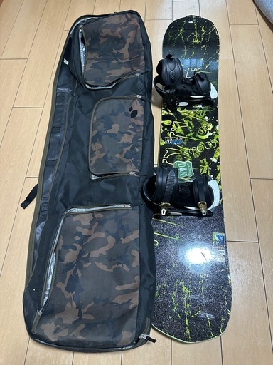 スノーボード板とケース