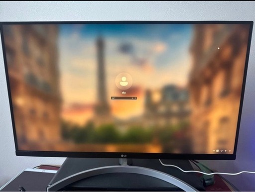 LG 美品32UN650-W 32インチ 4K iPSパネル