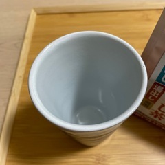 ほうじ茶パックと湯呑みの画像