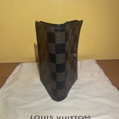 LOUIS VUITTONがま口財布の画像