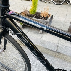 『ＳＡＬＥ　３０％』　クロスバイク　フジ　７００ｘ２８ｃ　2x8変速　フレーム　アルミ　黒　配達可能の画像