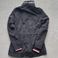 新品未使用品TOMMY HILFIGER ブラックジャケットの画像