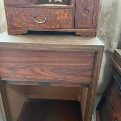 昔のドレッサーの画像