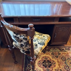 アンティーク調　プレジデントデスクと椅子の画像