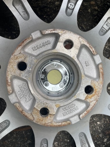 145R12スタッドレス　４本
