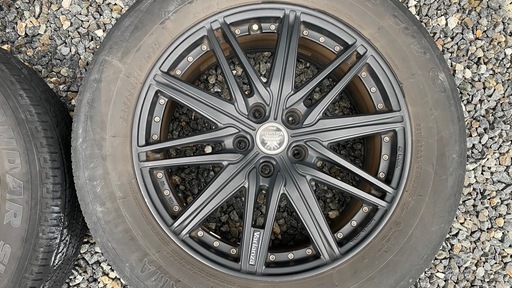 18インチタイヤ　225/65R18　