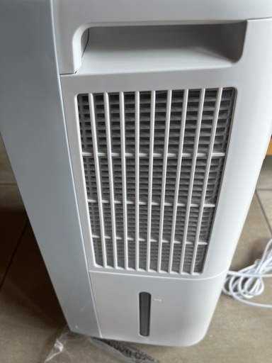 【2025年製・極美品】シャープ 冷風・衣類乾燥除湿機 CM-T100-W 