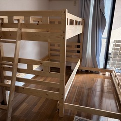 木造 二段ベッド＋キャスター付きベッド　フレームのみ
の画像