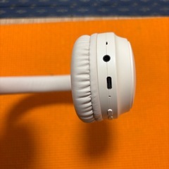ワイヤレスヘッドホン ホワイトの画像