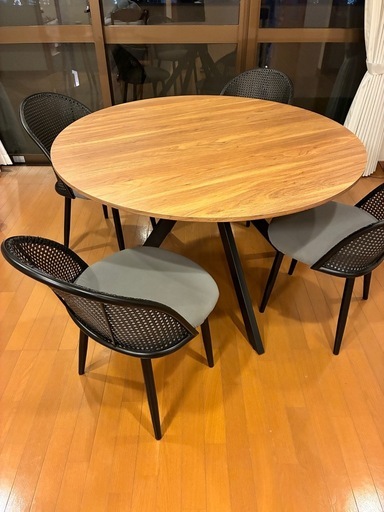 円卓テーブル、イス×4セット