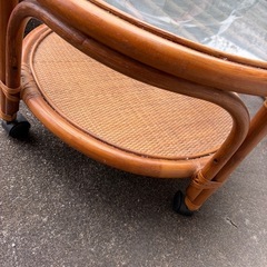 差し上げます　藤イス   テーブルの画像