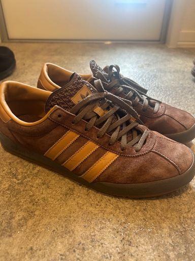 adidas　