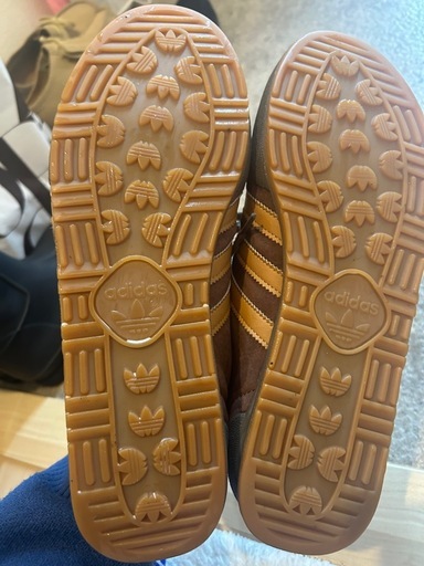 adidas　