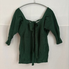 Jewelobe（ジュエローブ）グリーンニットです。 の画像