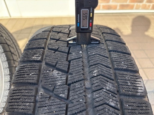 マナレイスポーツ　スタッドレスタイヤ 215／55Ｒ17 2018年製　ブリヂストン　ブリザックVRX BRIDGESTONE BLIZZAK VRX