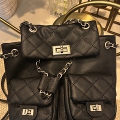 キルティングデザイン／ブラックバッグの画像