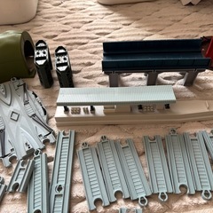 【レール68本✨電動車両あり】大量セット／消毒済／市が尾駅／900円 の画像