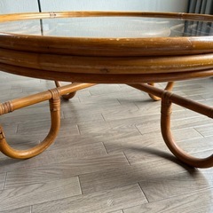 アンティークテーブルの画像