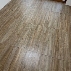 【2/15.21〜23引取優先】フロアタイル　70枚セット(6畳分) 木目調 の画像