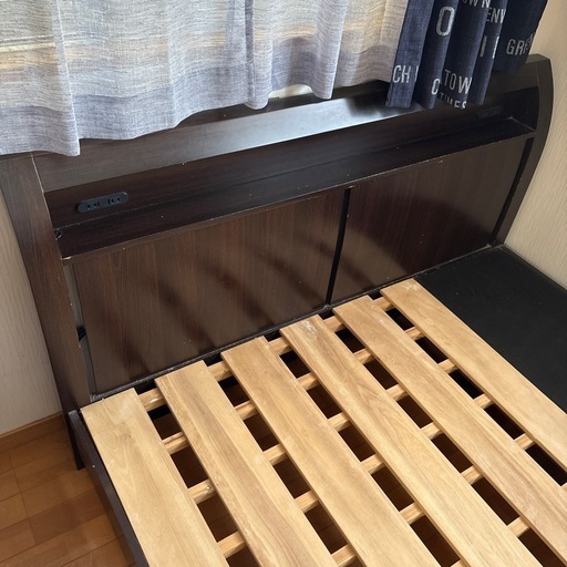 クイーンサイズ　ベッド