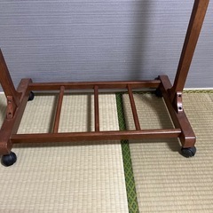 木製ハンガーラックの画像