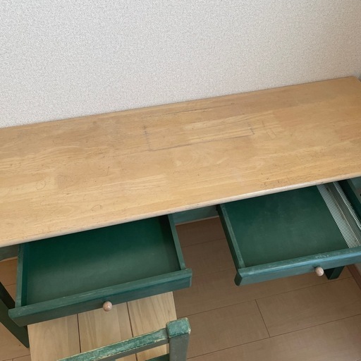 アンティークな机と椅子セット