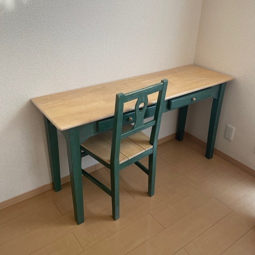 アンティークな机と椅子セット