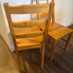 木製　椅子　2脚セットで800円の画像