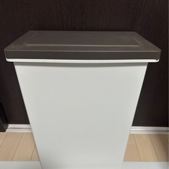 ゴミ箱の画像