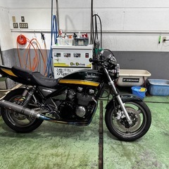 ZEPHYRχ グリーン／イエロータイガーカラーネイキッドバイクの画像
