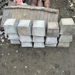 ブロック束石類差し上げますの画像