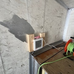 アルミコンテナ　　2トン　　保冷　物置　換気扇付きの画像