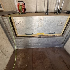 アルミコンテナ　　2トン　　保冷　物置　換気扇付きの画像