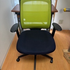 パソコンデスク・イスセット(おまけ付き)の画像