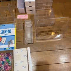 商談中　女の子　机周り雑貨他の画像