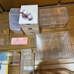 商談中　女の子　机周り雑貨他の画像