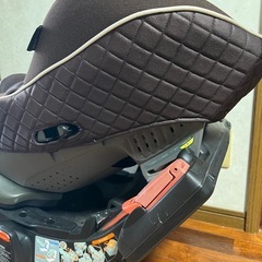 お得Combi回転式チャイルドシート美品ダークブラウン新生児〜   -セカンドカーにぜひの画像