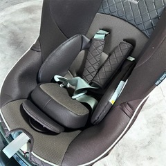 お得Combi回転式チャイルドシート美品ダークブラウン新生児〜   -セカンドカーにぜひの画像