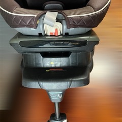 お得Combi回転式チャイルドシート美品ダークブラウン新生児〜   -セカンドカーにぜひの画像