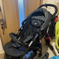 3輪ベビーカーの画像