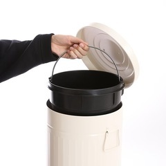 ダストビン ゴミ箱 ペダル式の画像