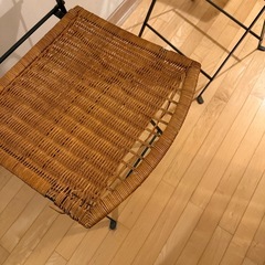 籐のテーブル、椅子セットの画像