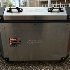 GIVI(ジビ) サイドケース 37L(左右セット) TREKKER OUTBACKの画像