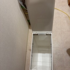【無料】2/23まで ゴミ箱 スタイリッシュ　白　ホワイト　コマ付きの画像