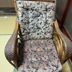 籐のパーソナルチェアの画像