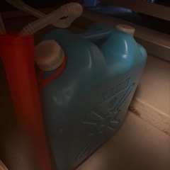 灯油ストーブと灯油缶セットの画像