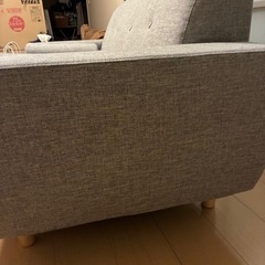 ロウヤ　LOWYA ソファ　天然木　クッション　腕置き　グレー　家具　美品　ゆったり　おしゃれ　の画像